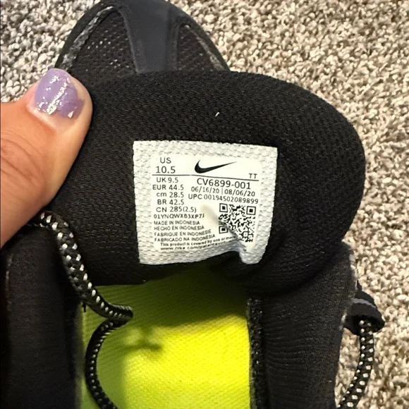 Nike Black and Green Air Max Sneakers - Picture 4 of 4